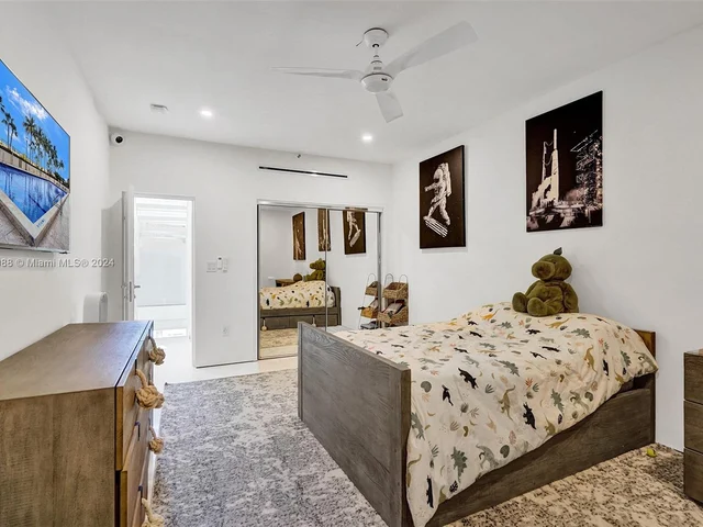 1000 Venetian Way # 101, Miami FL 33139