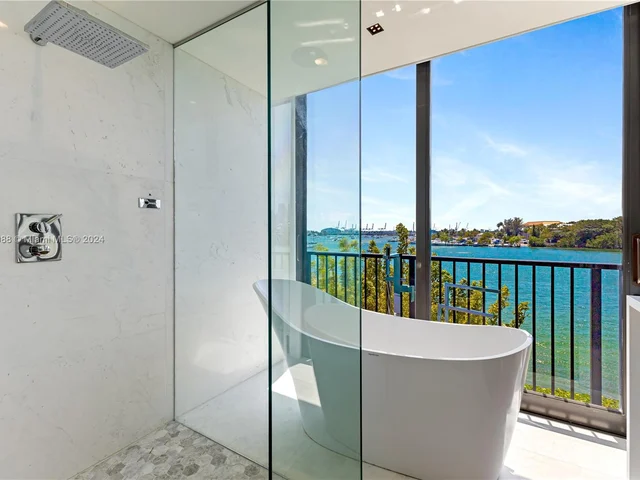 1000 Venetian Way # 101, Miami FL 33139