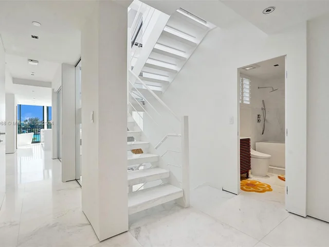 1000 Venetian Way # 101, Miami FL 33139