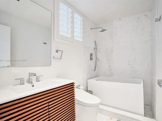 1000 Venetian Way # 101, Miami FL 33139