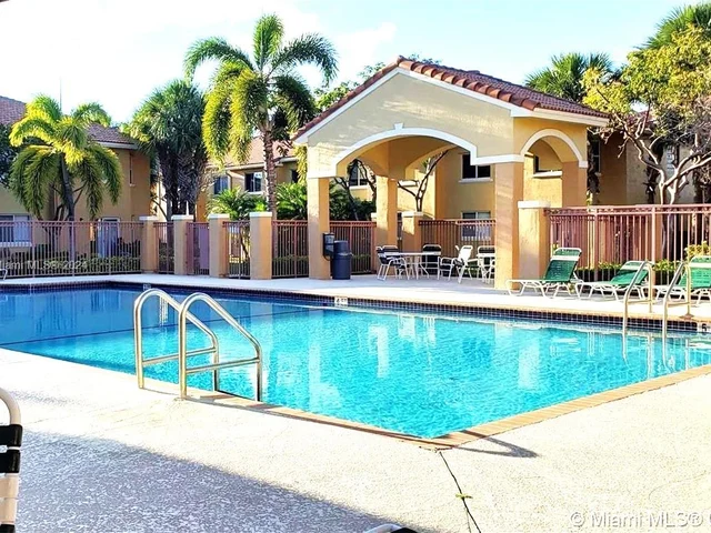 7901 NW 6th St # 204, Pembroke Pines FL 33024