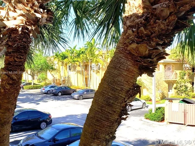 7901 NW 6th St # 204, Pembroke Pines FL 33024