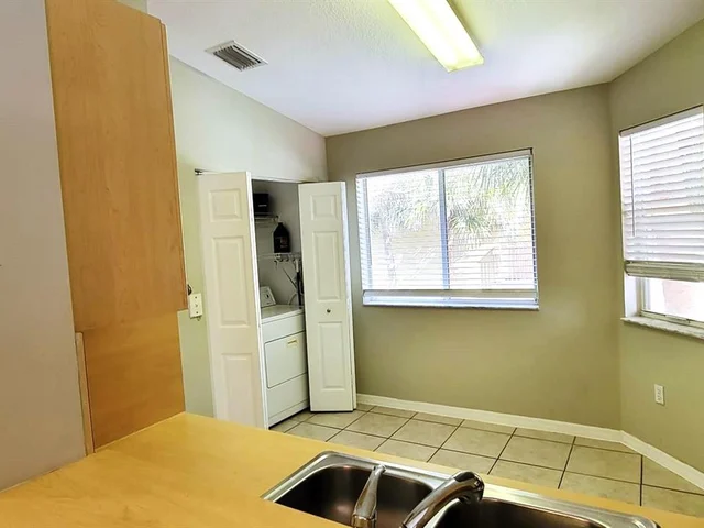 7901 NW 6th St # 204, Pembroke Pines FL 33024