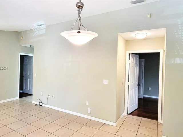 7901 NW 6th St # 204, Pembroke Pines FL 33024