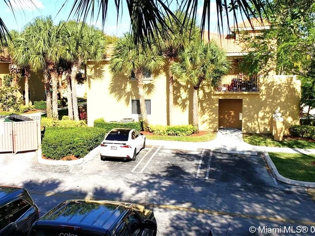7901 NW 6th St # 204, Pembroke Pines FL 33024