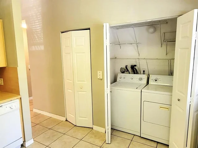 7901 NW 6th St # 204, Pembroke Pines FL 33024