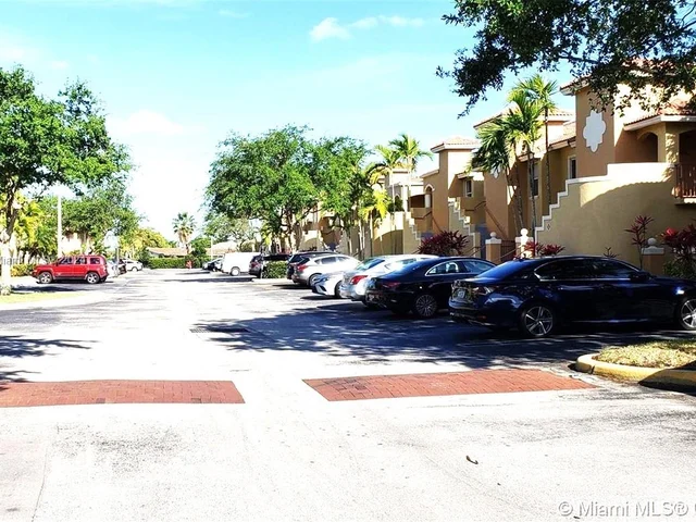 7901 NW 6th St # 204, Pembroke Pines FL 33024