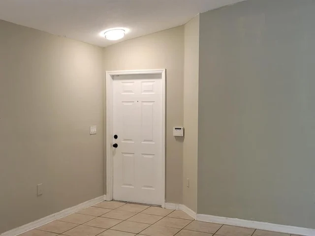 7901 NW 6th St # 204, Pembroke Pines FL 33024