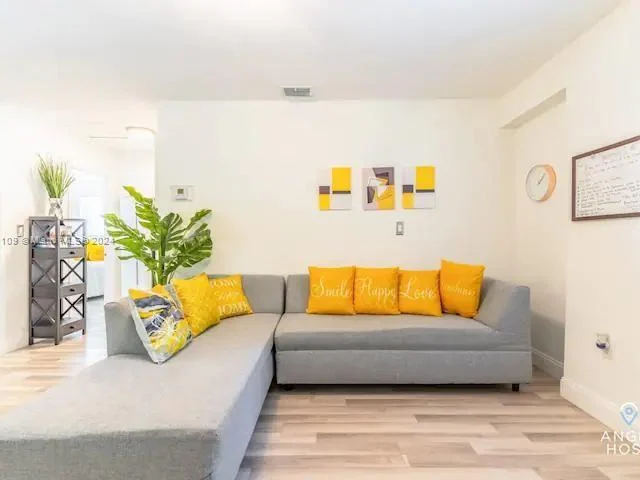 45 NW 41st St # 3, Miami FL 33127