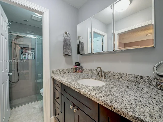 511 NW 98th Ave, Pembroke Pines FL 33024