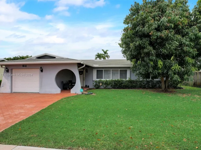 511 NW 98th Ave, Pembroke Pines FL 33024