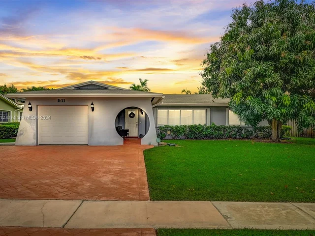 511 NW 98th Ave, Pembroke Pines FL 33024