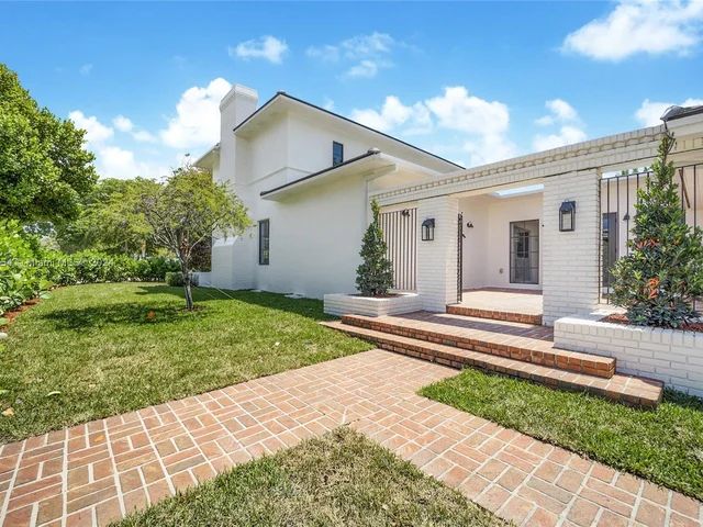 4270 N Michigan Ave, Miami Beach FL 33140