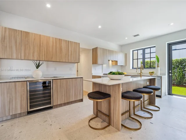 4270 N Michigan Ave, Miami Beach FL 33140