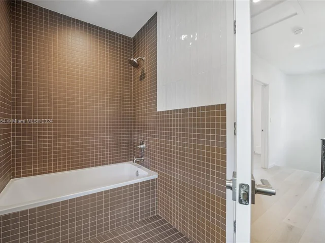 4270 N Michigan Ave, Miami Beach FL 33140