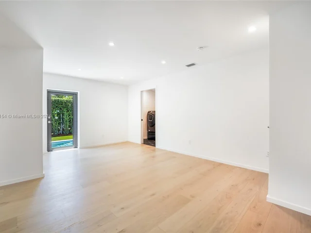 4270 N Michigan Ave, Miami Beach FL 33140