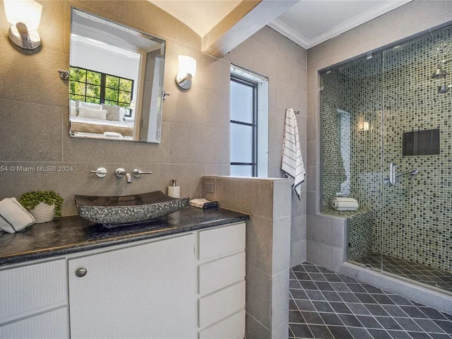 4270 N Michigan Ave, Miami Beach FL 33140