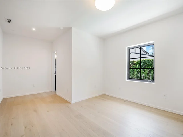 4270 N Michigan Ave, Miami Beach FL 33140