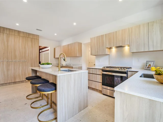 4270 N Michigan Ave, Miami Beach FL 33140