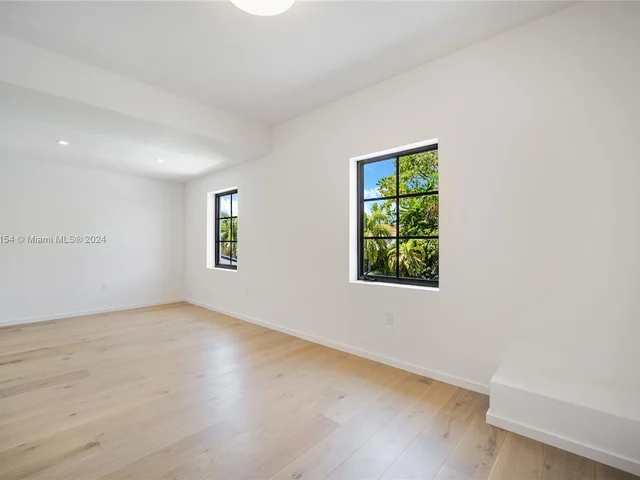 4270 N Michigan Ave, Miami Beach FL 33140