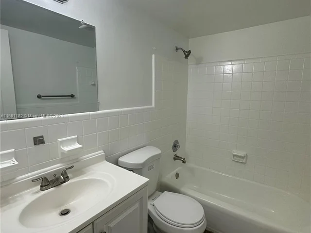 2300 Madison St # 102, Hollywood FL 33020