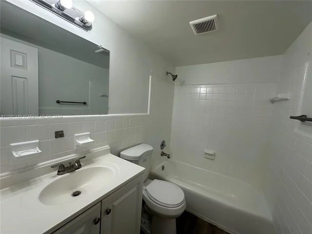 2300 Madison St # 102, Hollywood FL 33020