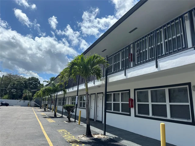 2300 Madison St # 102, Hollywood FL 33020