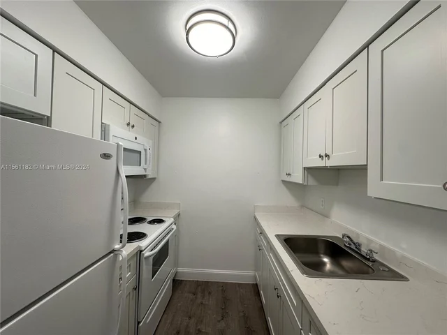 2300 Madison St # 102, Hollywood FL 33020