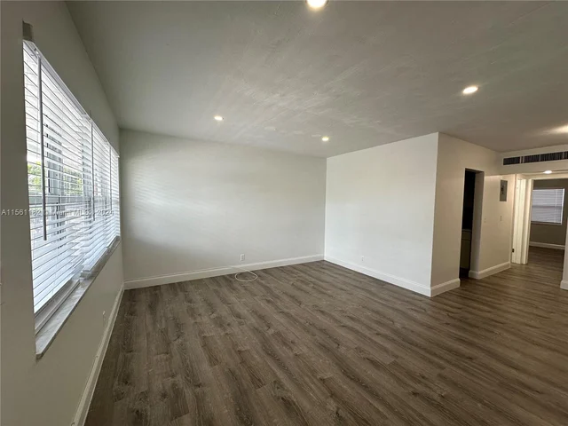 2300 Madison St # 102, Hollywood FL 33020