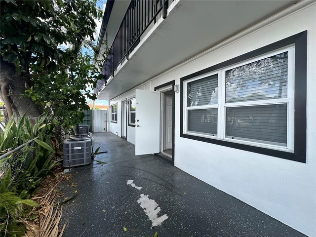 2300 Madison St # 102, Hollywood FL 33020