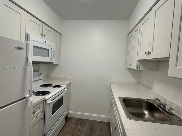 2300 Madison St # 102, Hollywood FL 33020