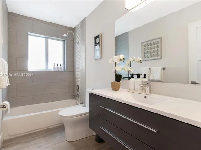 5821 NE 14th Way, Fort Lauderdale FL 33334