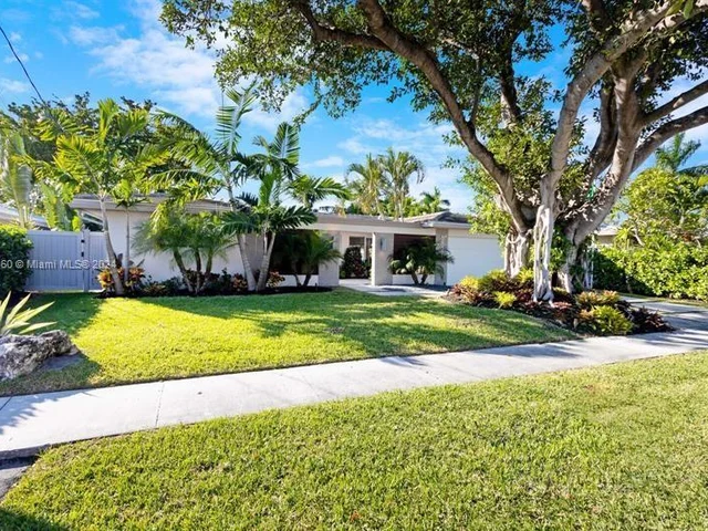5821 NE 14th Way, Fort Lauderdale FL 33334