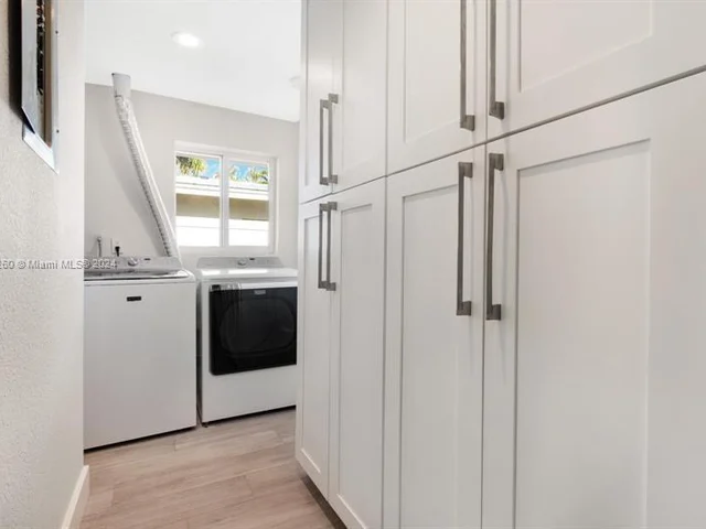 5821 NE 14th Way, Fort Lauderdale FL 33334