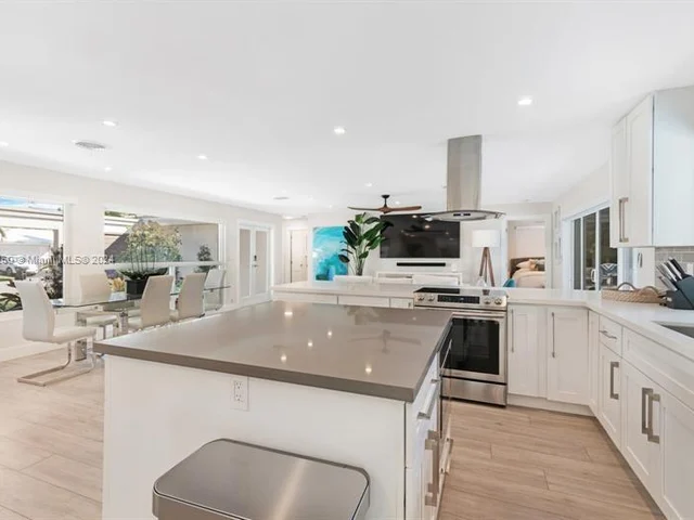 5821 NE 14th Way, Fort Lauderdale FL 33334