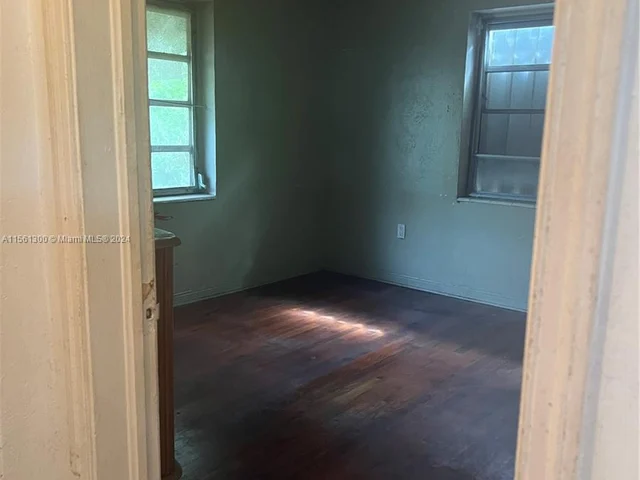 151 NW 146th St, Miami FL 33168