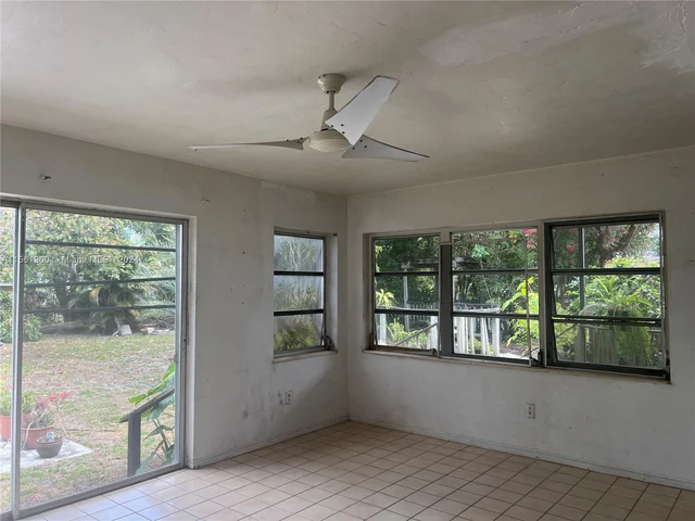 151 NW 146th St, Miami FL 33168