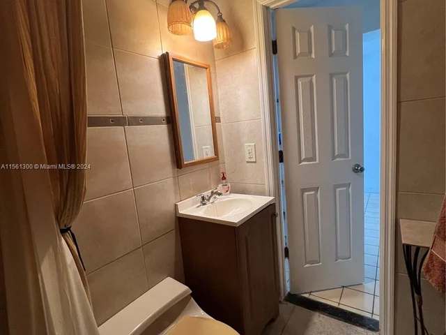 151 NW 146th St, Miami FL 33168