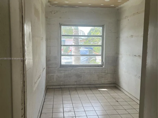 151 NW 146th St, Miami FL 33168