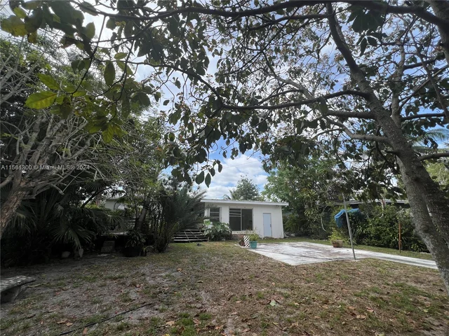 151 NW 146th St, Miami FL 33168