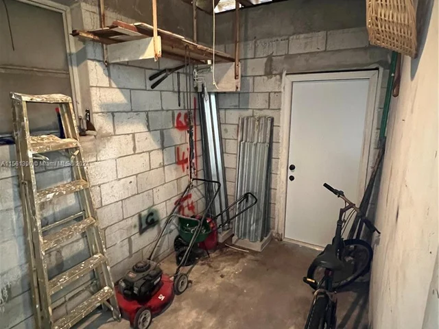 151 NW 146th St, Miami FL 33168