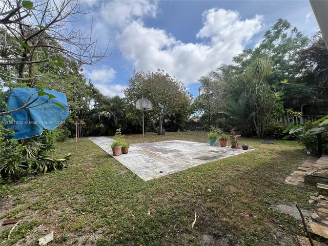 151 NW 146th St, Miami FL 33168