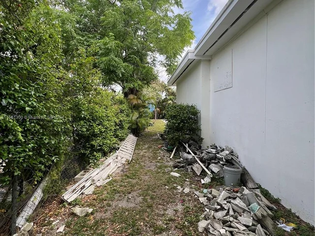 151 NW 146th St, Miami FL 33168