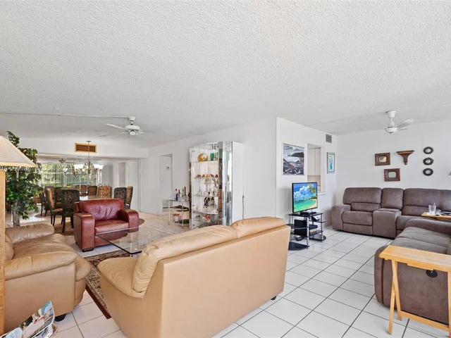 2001 Atlantic Shores Blvd # 110, Hallandale Beach FL 33009