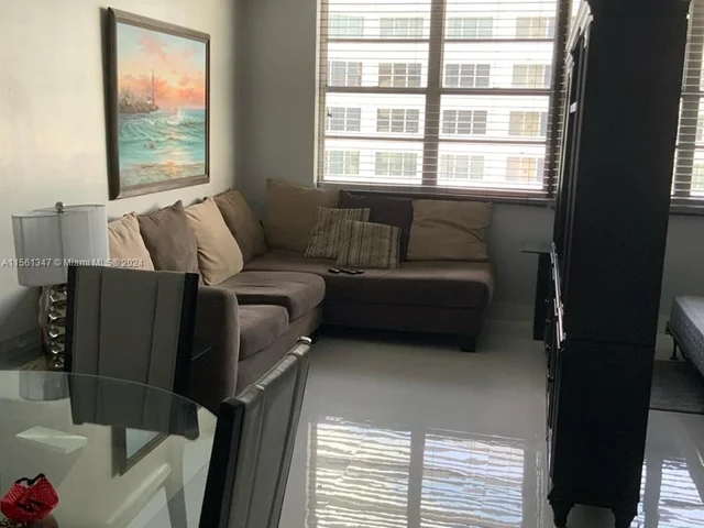 999 Brickell Bay Dr # 1506, Miami FL 33131
