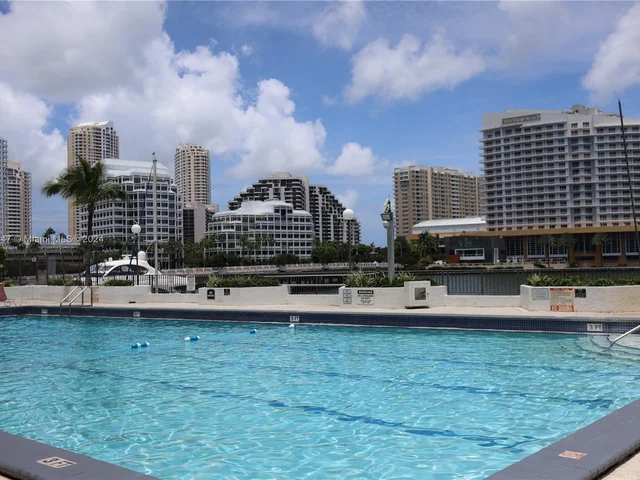 999 Brickell Bay Dr # 1506, Miami FL 33131