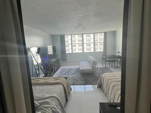 999 Brickell Bay Dr # 1506, Miami FL 33131