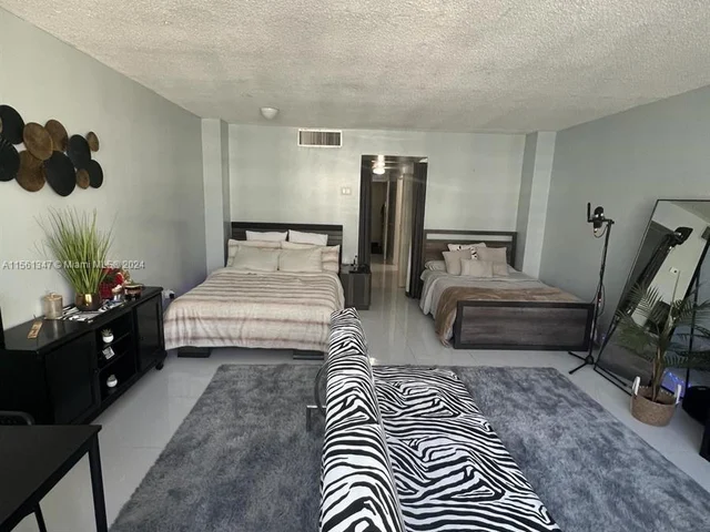 999 Brickell Bay Dr # 1506, Miami FL 33131