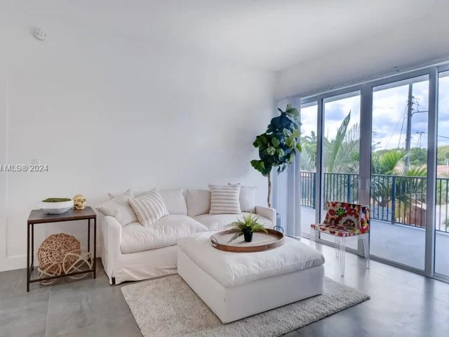 2010 SW 25th Ter # 403, Miami FL 33133