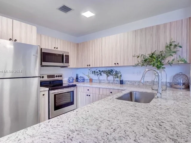 2010 SW 25th Ter # 403, Miami FL 33133